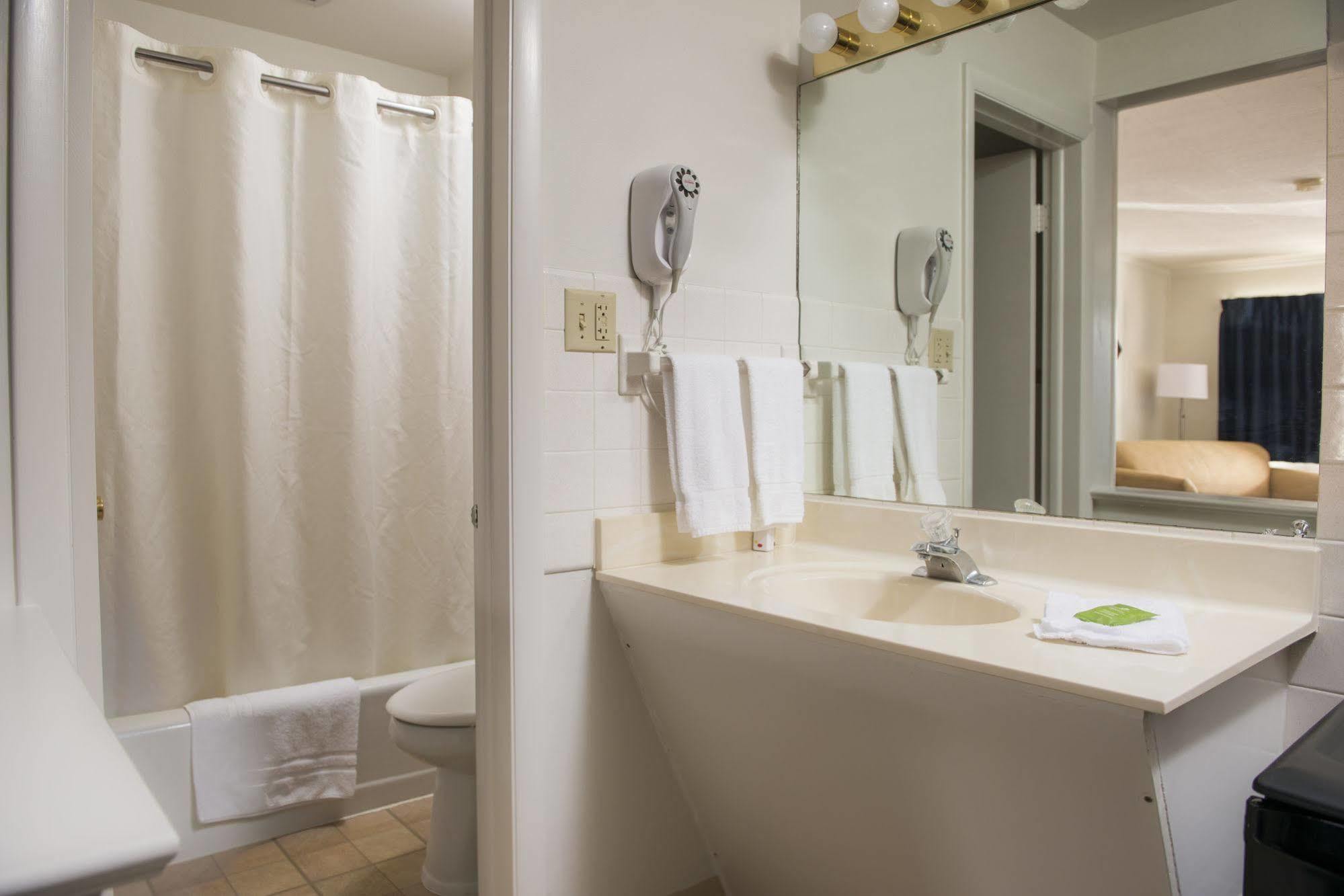 Travelers Rest Motel Intercourse Bagian luar foto